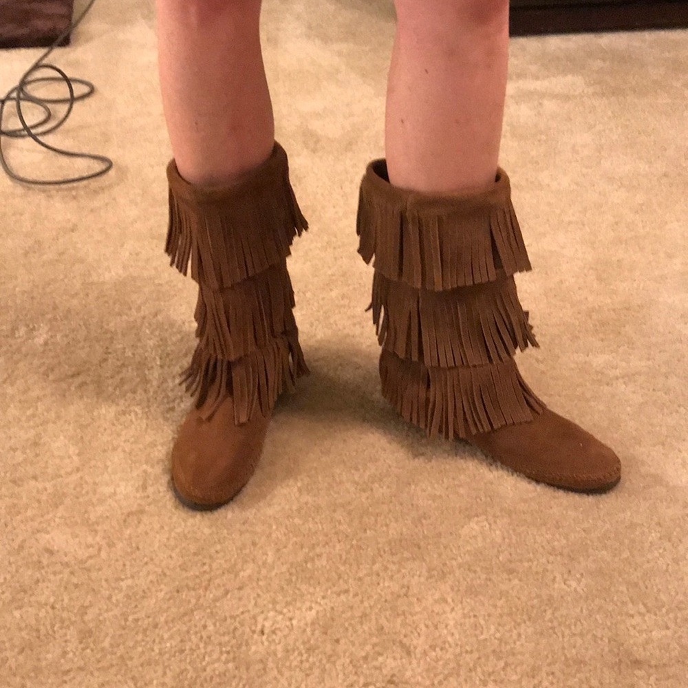 Women’s Minnetonka 3-Layer fringe boots.